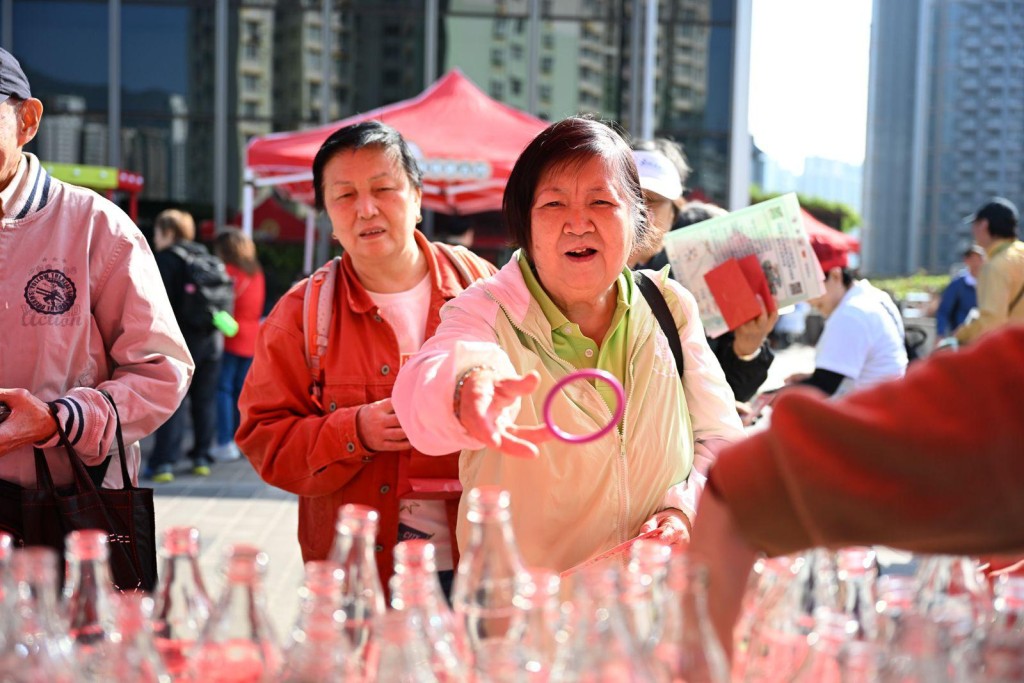 活动以昔日启德游乐场为构思，在经典摊位游戏如掟阶砖、圈圈汽水樽及幸运轮等加入防骗主题。