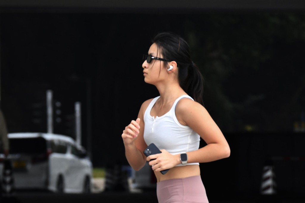 天文台更錄得最高氣溫27.9°C，是有記錄以來農曆新年除夕的最高紀錄。