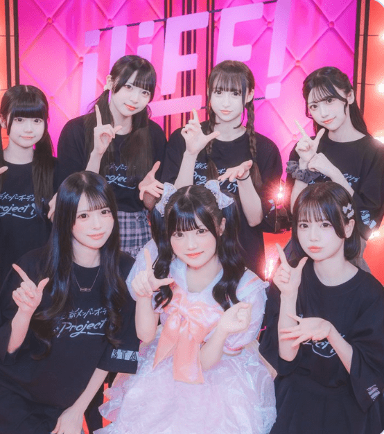 Omeme为日本知名偶像女团“iLiFE!”的其中一名预备团员（候补生）。