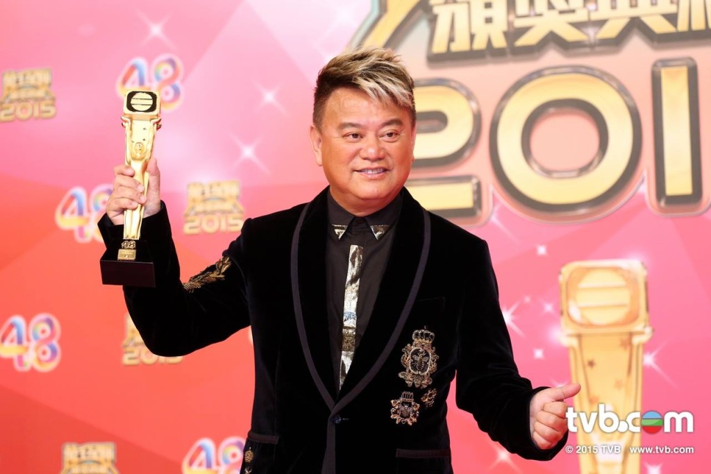 陳百祥在《萬千星輝頒獎典禮2015》中奪得「萬千光輝演藝人大獎」。