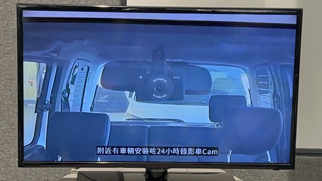 警方今年6月推出「弘鏡計劃」，鼓勵各車主安裝24小時行車記錄儀，承諾有需要時，為警方保留及提供行車記錄儀拍攝到的罪案影像。