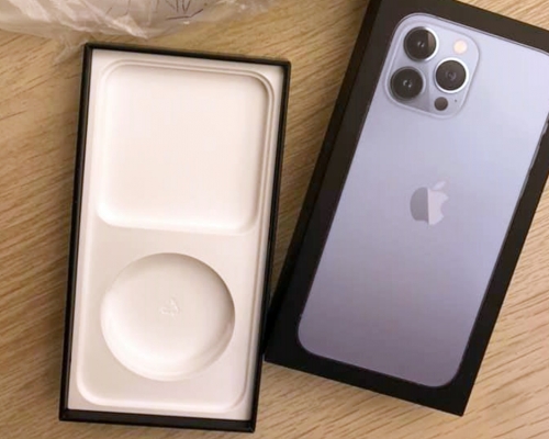 網民付逾萬元購買iphone13,收到包裹後發現只有1個吉盒。FB圖片