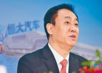 中国恒大宣布补派去年全年股息每股1.419元人民币，折算1.578港元，涉资208亿元。大股东兼主席许家印收息160亿元。