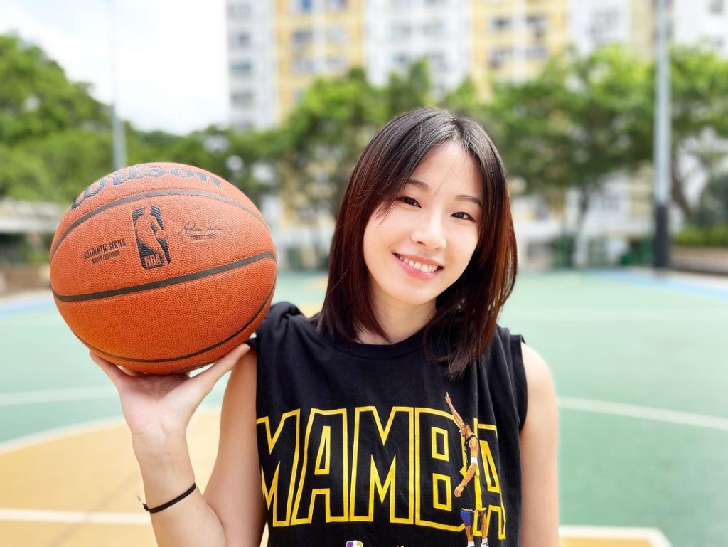 張詩欣熱愛打籃球。