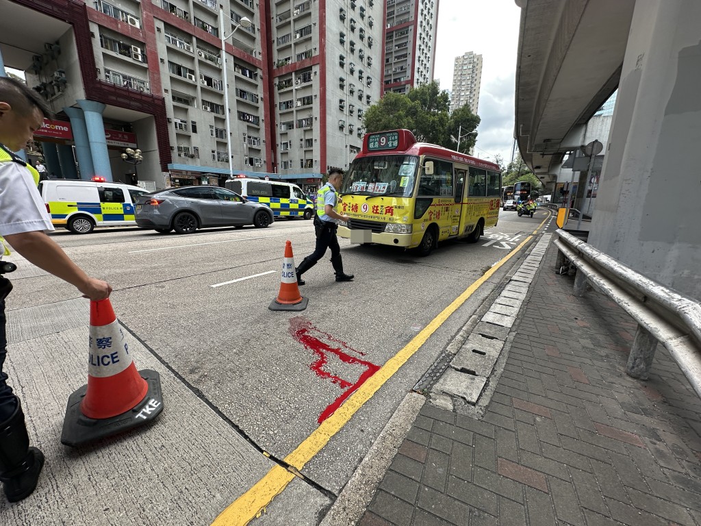 警員在場調查。 警員在場調查。