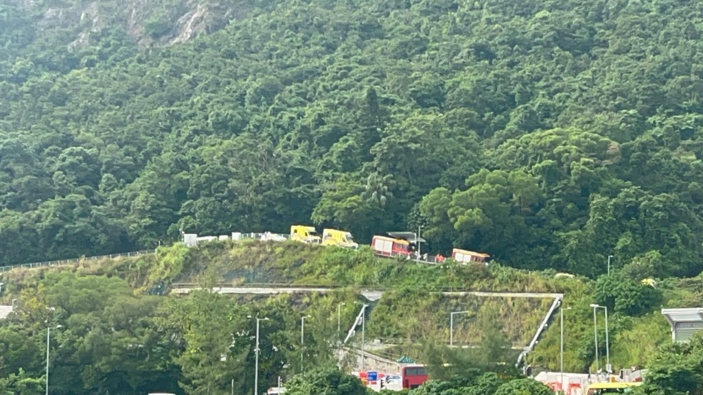 消防及救護車到場。楊偉亨攝 消防及救護車到場。楊偉亨攝