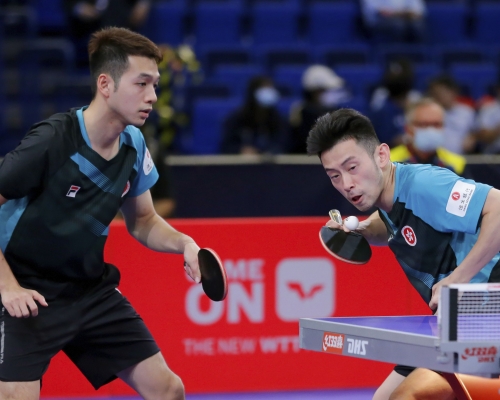 何鈞傑(左)及黃鎮廷未能突破世錦賽男雙八強。AP