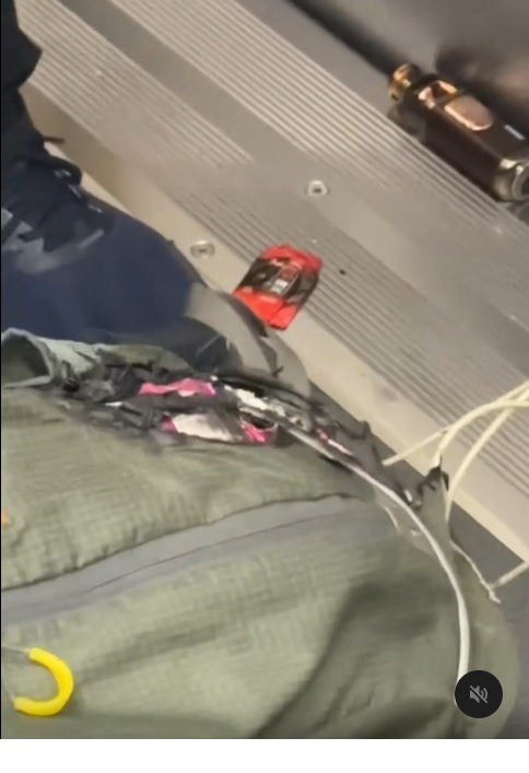 港鐵車廂乘客「尿袋」突爆炸起火！目擊者險被燒頭髮嘆「好危險」 籲2點注意外置充電器安全