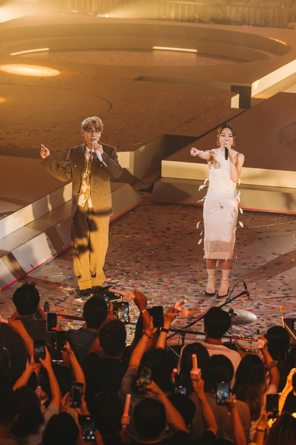 林家謙演唱會第4場有Stephy做嘉賓。 林家謙演唱會第4場有Stephy做嘉賓。