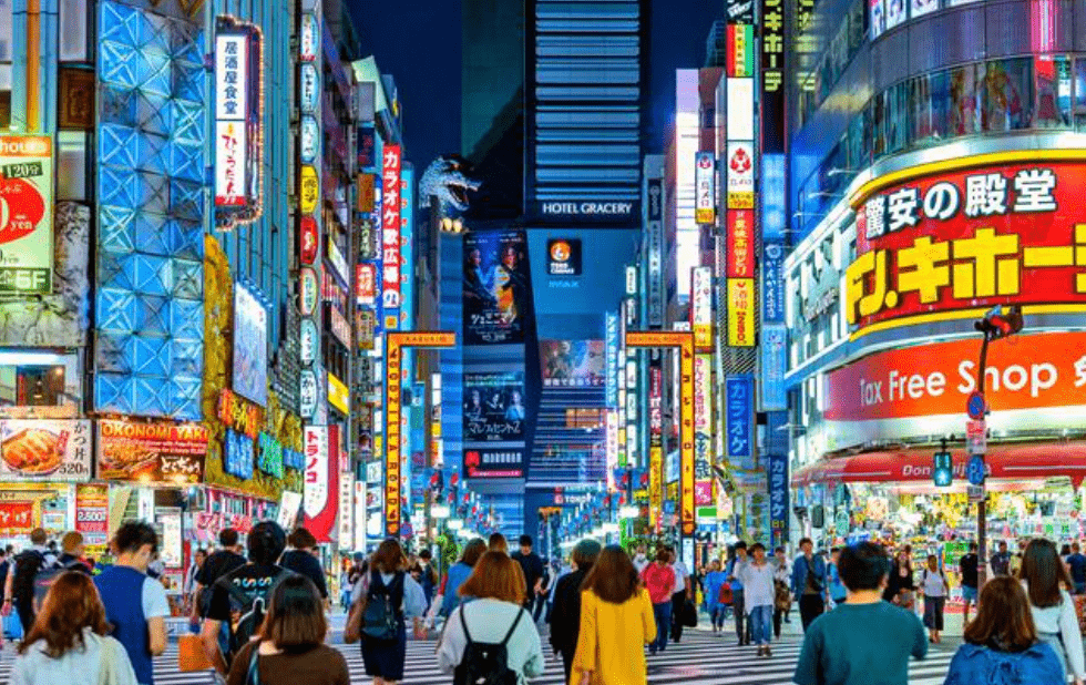 案情指,三名疑犯涉嫌於去年7月,透過社交平台結識一名20多歲女子,並於7月7日在新宿區一間酒店內,由小野洋平與受害人發生性行為,其餘兩名女疑犯則在旁秘密拍攝。Alamy 示意圖 案情指,三名疑犯涉嫌於去年7月,透過社交平台結識一名20多歲女子,並於7月7日在新宿區一間酒店內,由小野洋平與受害人發生性行為,其餘兩名女疑犯則在旁秘密拍攝。Alamy 示意圖