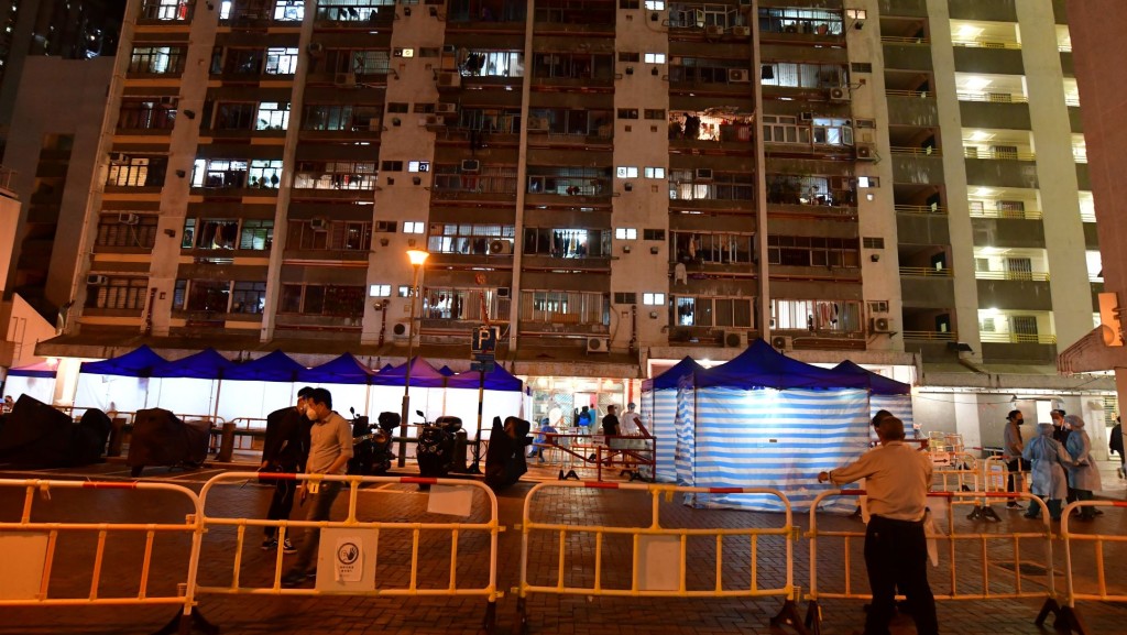 黃大仙竹園南邨麗園樓完成圍封。資料圖片
