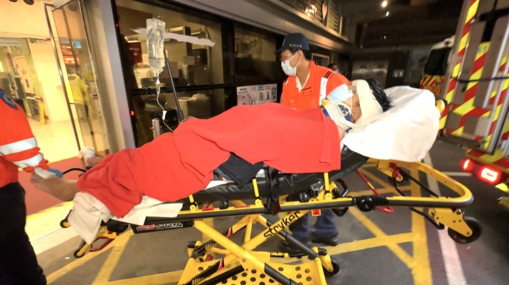 傷者由救護車送院救治。