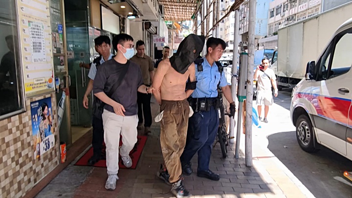 竊匪與警對峙三小時後被擒獲。