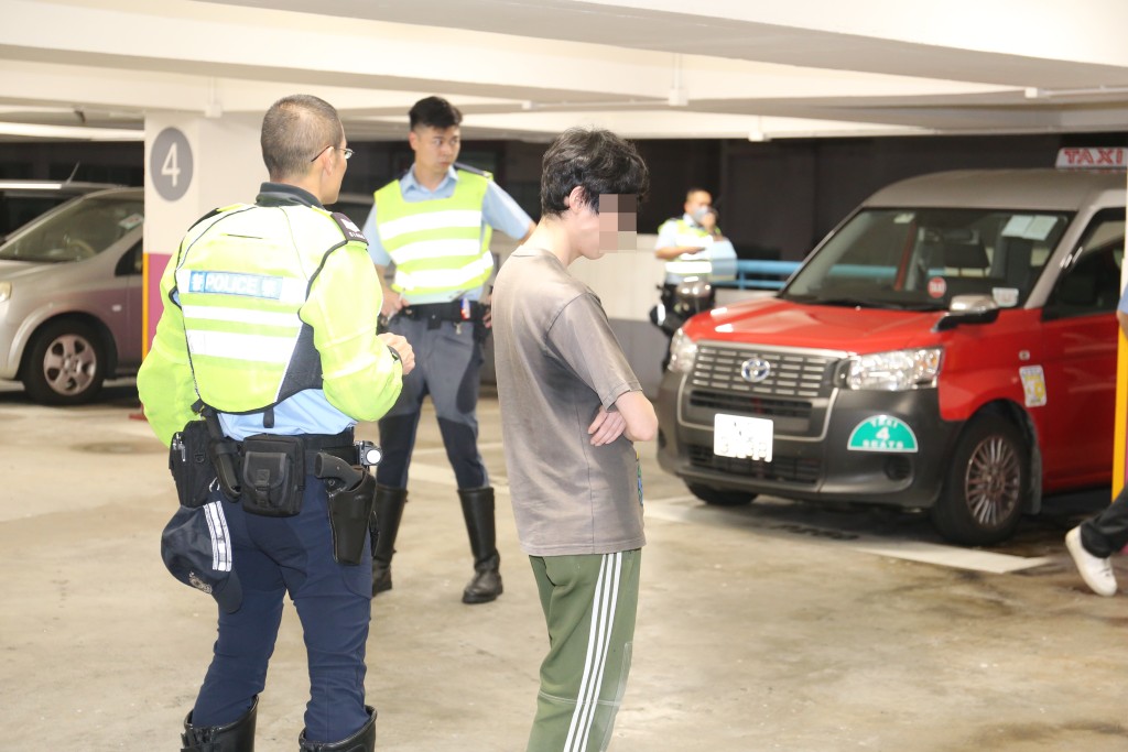 本田七人車司機涉酒後駕駛被捕。