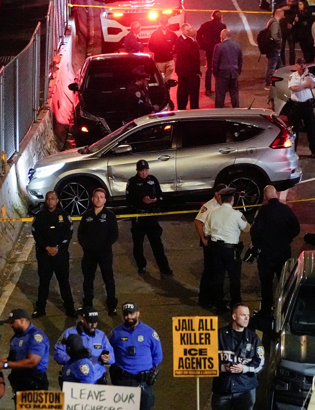 一名男子在一部私家車內中槍，警員到場調查。路透社