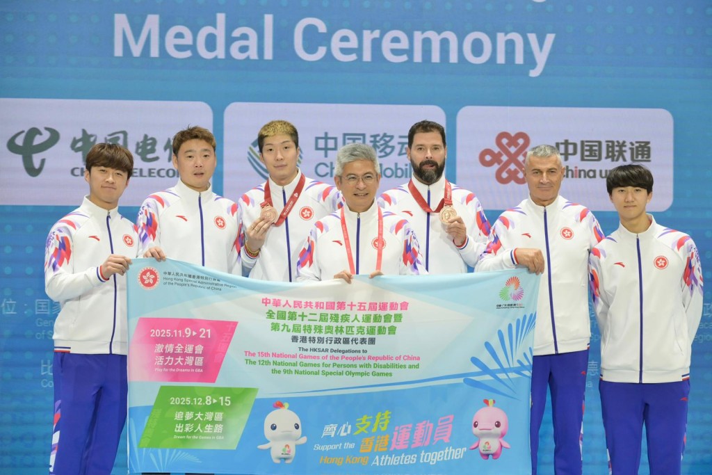 何君健攝 何君健攝