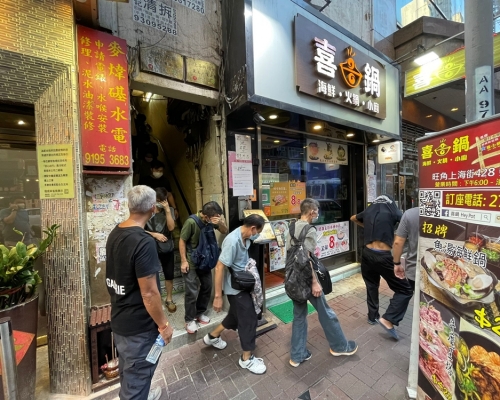 警方於油麻地搗破毒窟,拘2人票控14名男女。警方圖片