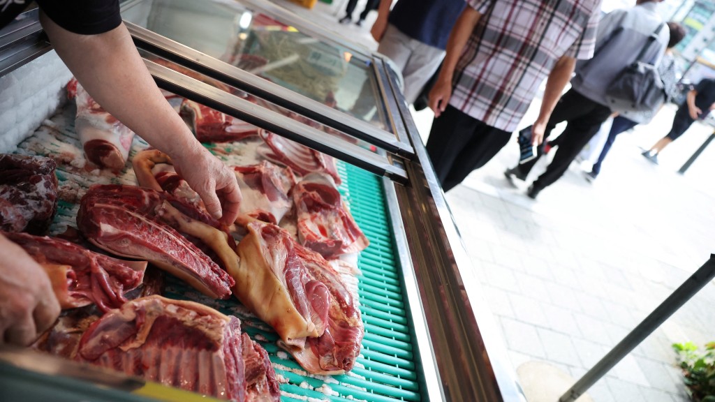 城南市食肆的狗肉展示櫃。 路透社 城南市食肆的狗肉展示櫃。 路透社