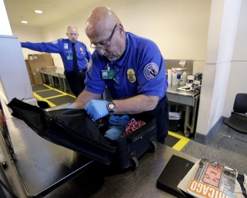 情报显示指恐怖组织有新技术手提电脑藏炸弹可避过机场安检。网图