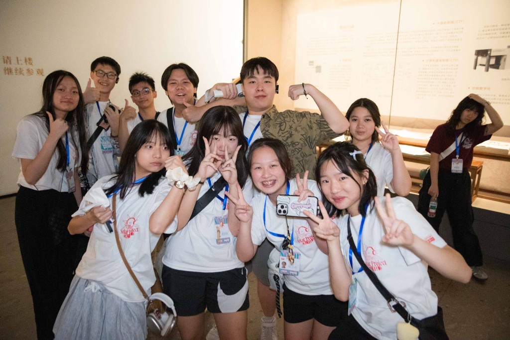 來自不同學校的太陽使者在行程中建立友誼，拓闊視野。港台供圖