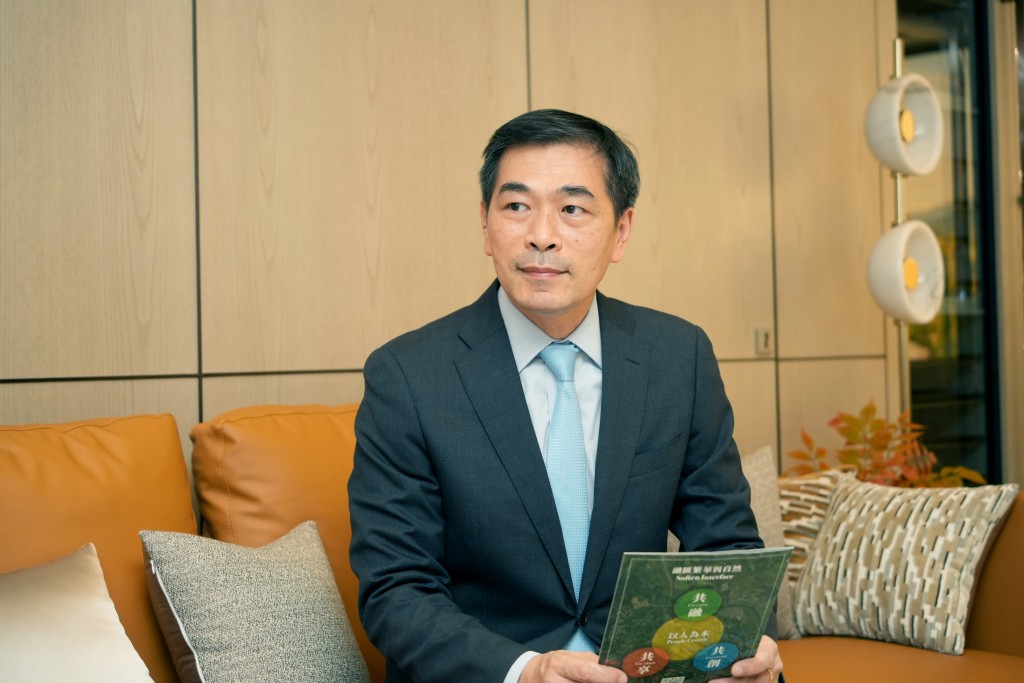 黃光耀表示《施政報告》今年應該注重「育人才」,來港人才與香港本地精英優勢互補,共同為香港經濟注入新動能。 黃光耀表示《施政報告》今年應該注重「育人才」,來港人才與香港本地精英優勢互補,共同為香港經濟注入新動能。