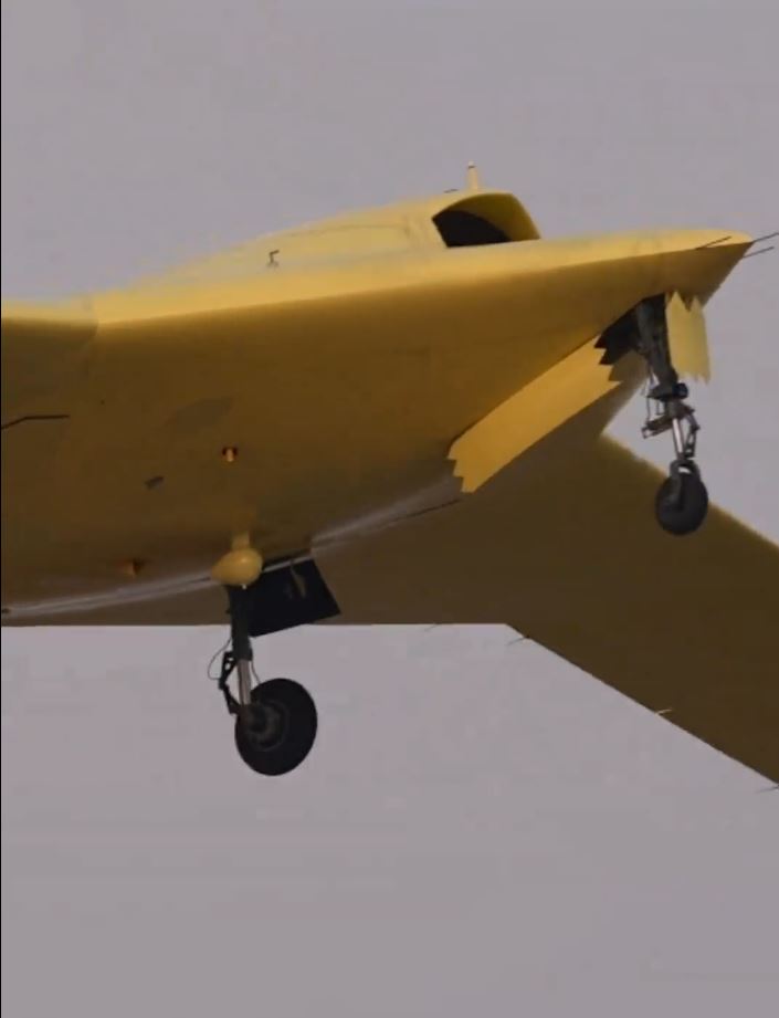 「彩虹-7」高空高速隱身無人機成功首飛。央視