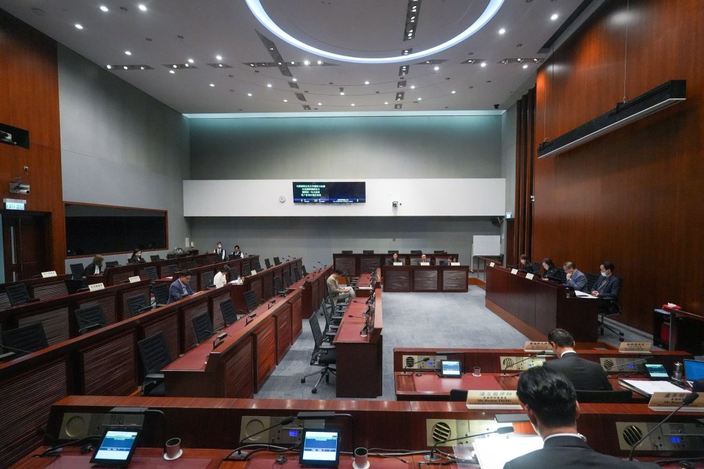 林定国向立法会司法及法律事务委员会汇报国际调解院及国际统一私法协会(UNIDROIT)落户香港最新进展。林定国fb 林定国向立法会司法及法律事务委员会汇报国际调解院及国际统一私法协会(UNIDROIT)落户香港最新进展。林定国fb