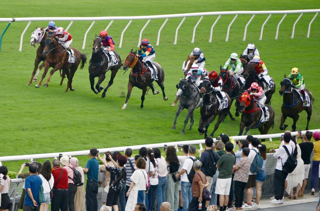 馬會指上個馬季本地賽馬投注總額下跌9.3%。資料圖片