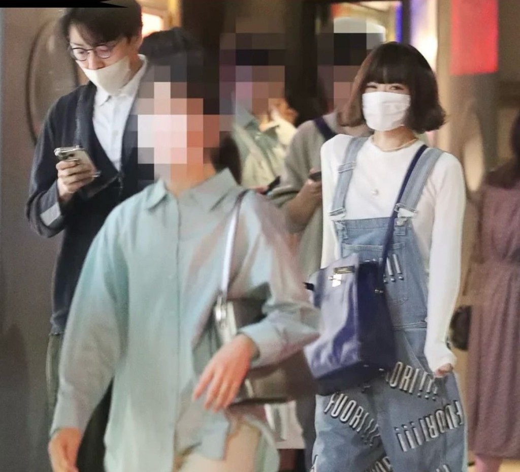 椎名林檎和成田悠輔都各自有另一半,二人被指涉雙重不倫。 椎名林檎和成田悠輔都各自有另一半,二人被指涉雙重不倫。