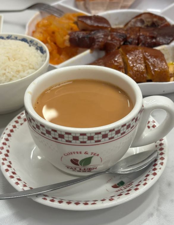 随餐附送一杯热奶茶（图片来源：小红书）