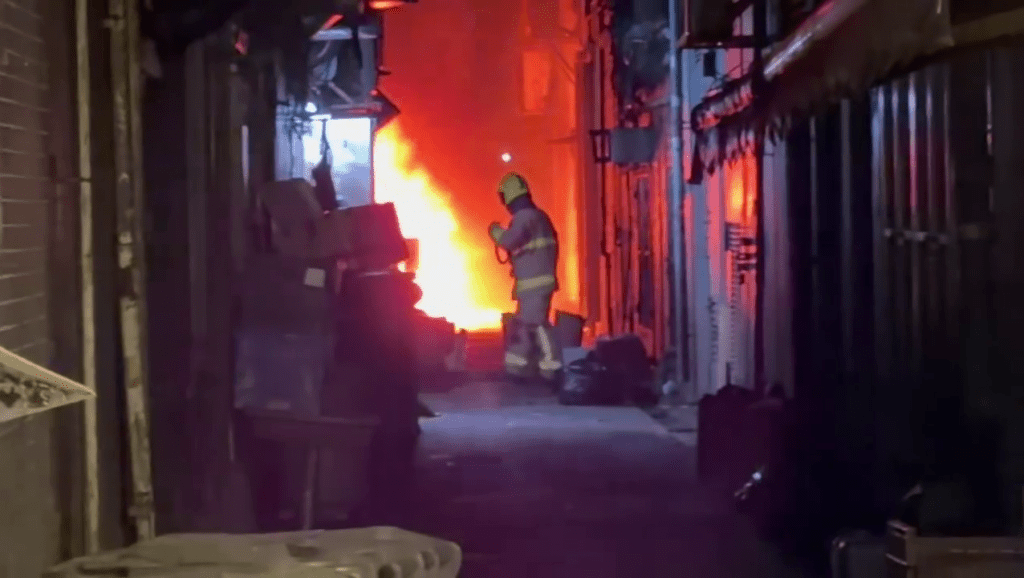 不時傳出多下爆炸聲。