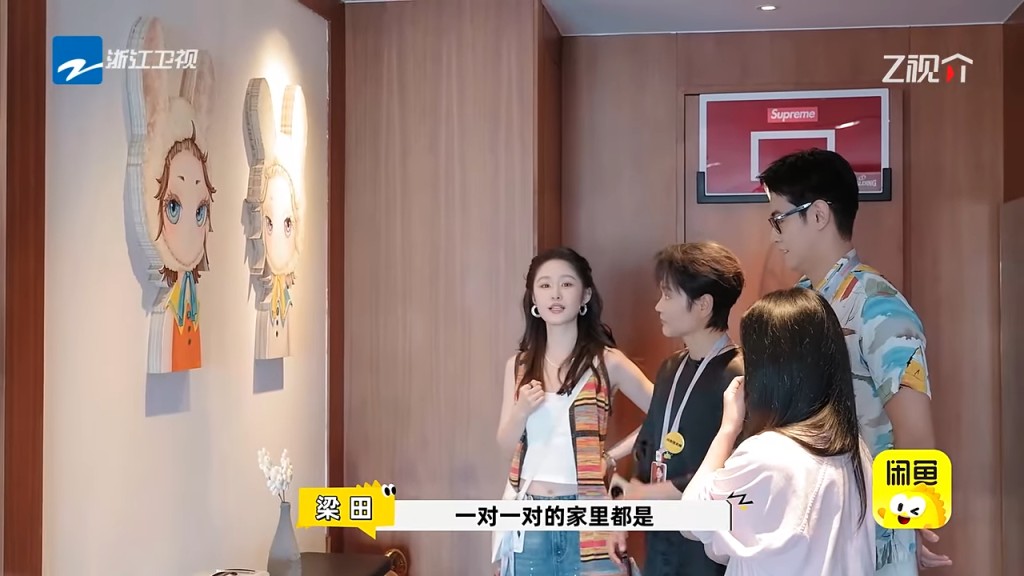 往上看更釘上潮流品牌推出的籃球架。 往上看更釘上潮流品牌推出的籃球架。