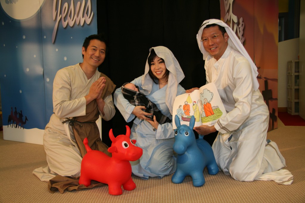 楊英偉創辦「咪嚤劇團」，該親子劇團於2012年由他與友人創立，主要推廣親子教育。