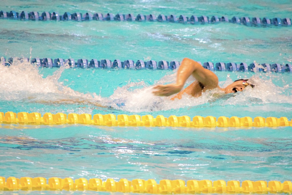 多做帶氧運動如跑步或游泳，可達到修身減肥的效果。