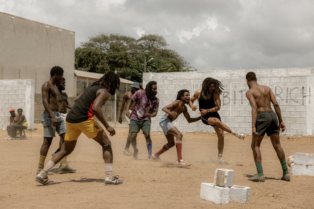 電影著墨於真實呈現牙買加文化，當然有去實地取景拍攝。