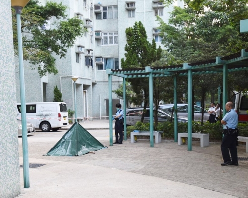 一名中年男子在馬鞍山富寶花園墮樓亡。