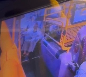 樓主:抬頭見到車長唔只一次幫緊坐 輪椅嘅乘客落車。Threads截圖 樓主:抬頭見到車長唔只一次幫緊坐 輪椅嘅乘客落車。Threads截圖