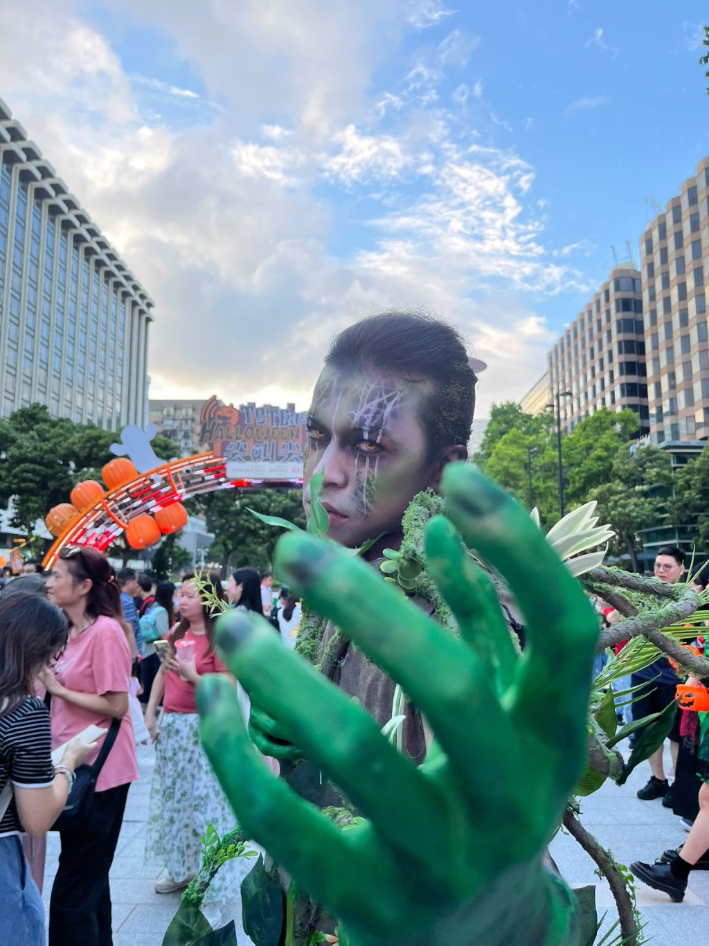 扮裝職員阿保。 扮裝職員阿保。