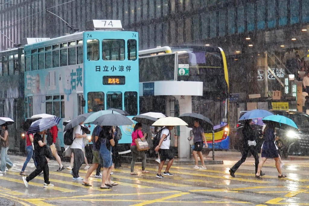 昨日暴雨新界普遍地區受大雨影響，相反港島的雨勢較弱。