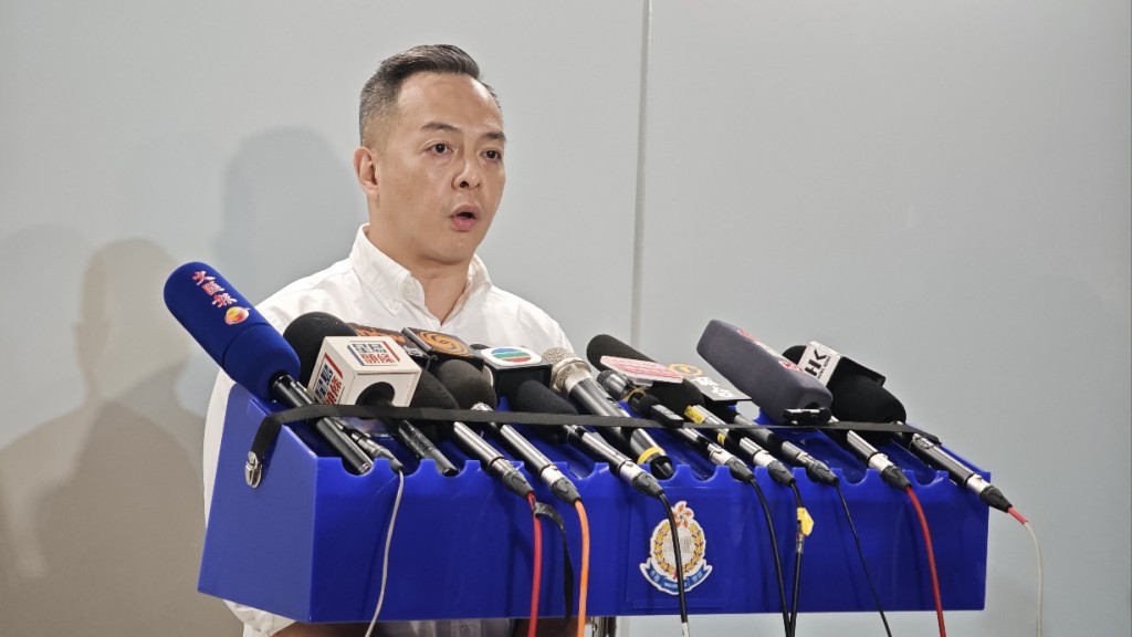 周一鳴見記者交代警員傷勢,強調整個警隊都為他打氣。黃文威攝 周一鳴見記者交代警員傷勢,強調整個警隊都為他打氣。黃文威攝