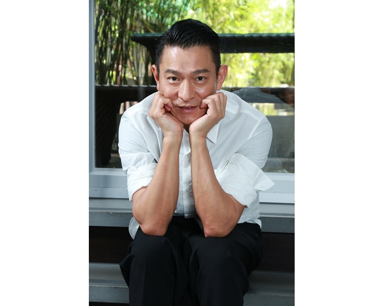 劉德華笑言有興趣拍喜劇片,還為片名改了《一屋都是精神病》。