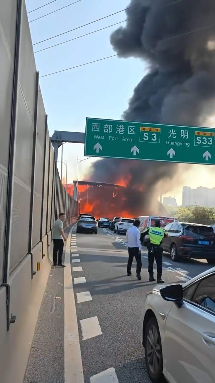 事發位置傳出爆炸聲。