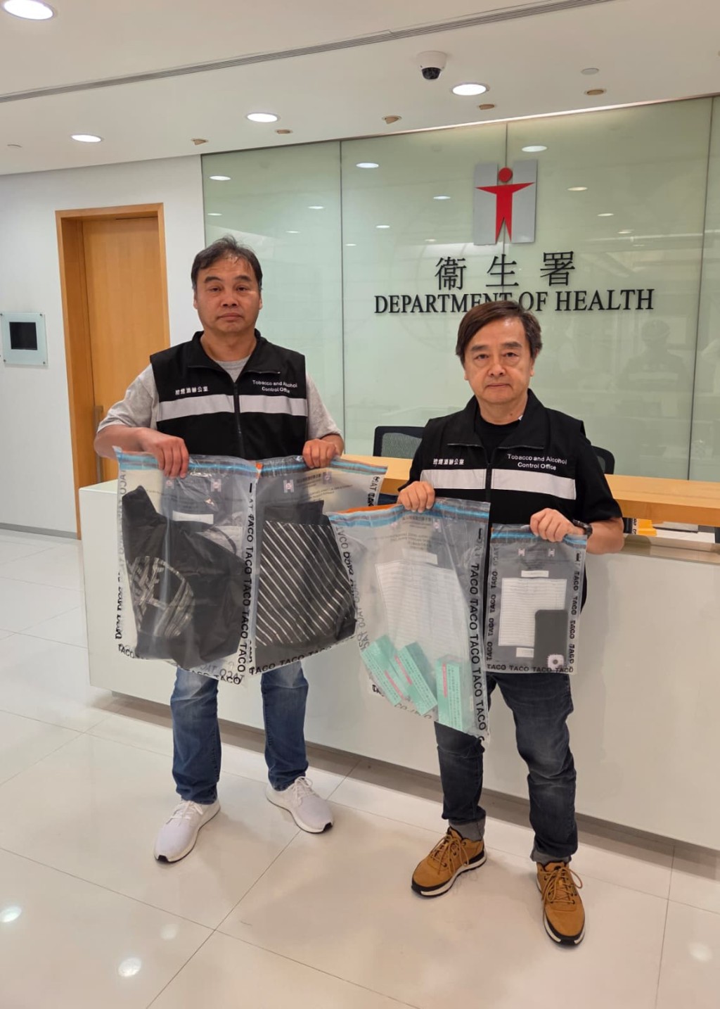 行動中，當局檢獲加熱煙600支，總值約港幣1350元。