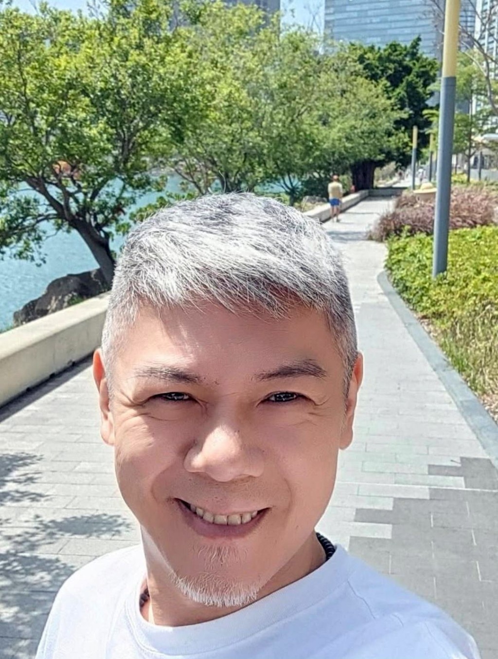 病後的彭皓鋒全面停工休息。 病後的彭皓鋒全面停工休息。