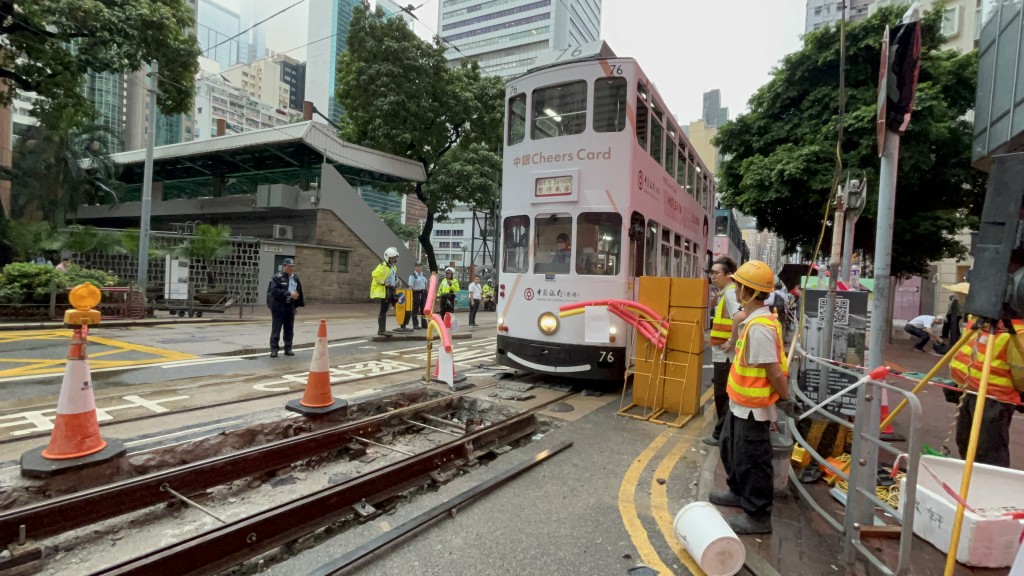 西行電車服務一度受阻。