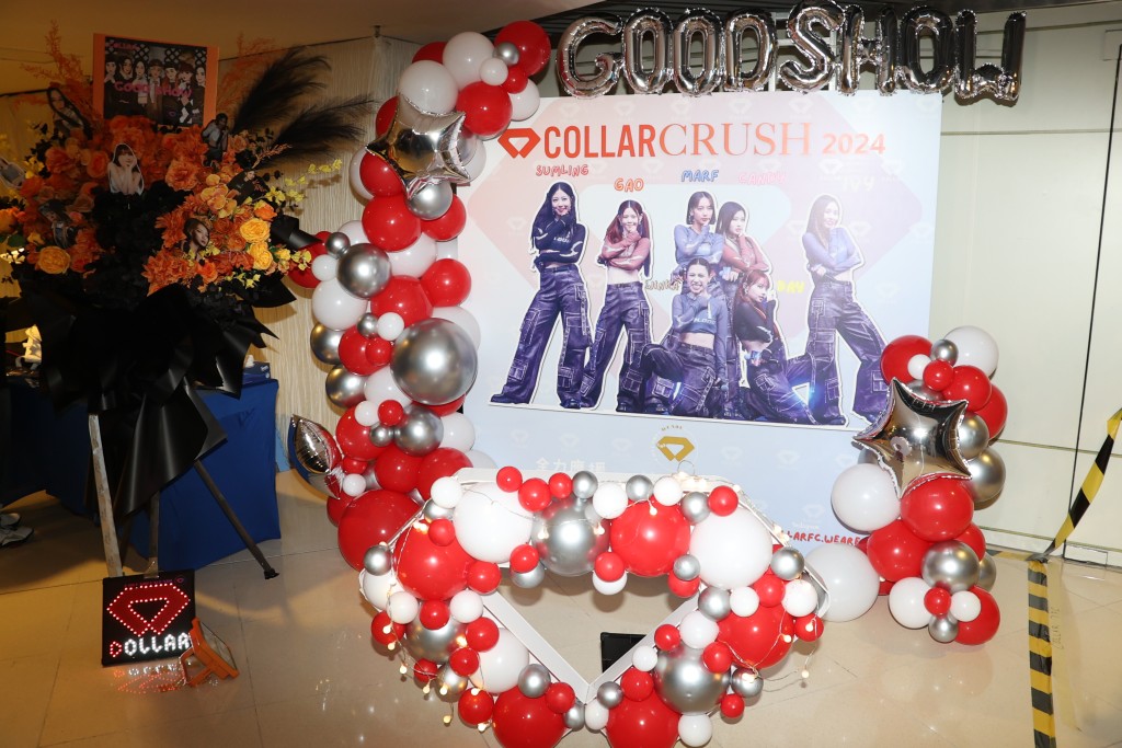 女团COLLAR出道两年终于举行首个演唱会。