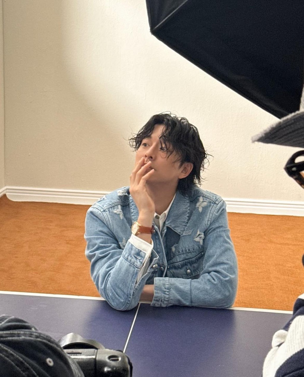 《慢慢地，强烈地》由宋慧乔、孔刘领衔主演，车胜元、李荷妮和金雪炫等人演出。