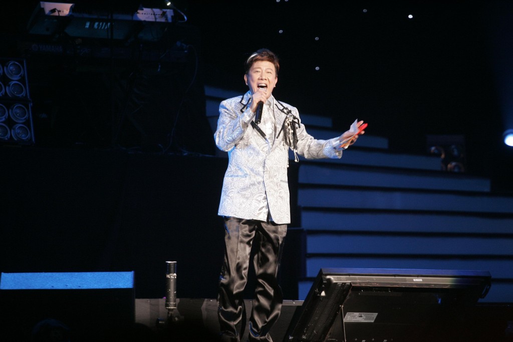 尹光曾一年內在紅館開三次個人演唱會，成為首位一年開三次紅館騷的香港歌手。