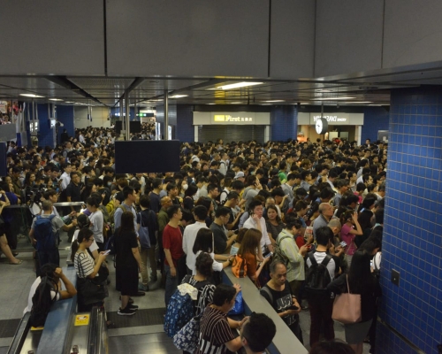 港鐵東鐵線只能提供來往紅磡站至沙田站的列車服務。 資料圖片