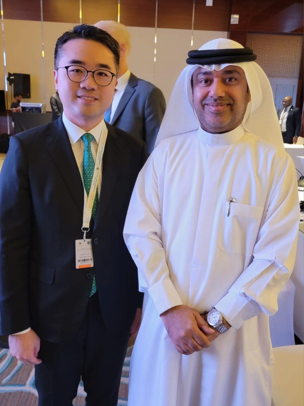 施俊辉(图左)与阿联酋教育部副部长Mohammad Al Mualla(图右)交流。 施俊辉FB